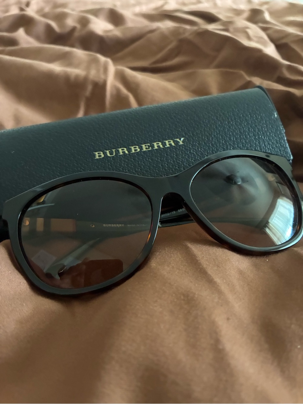 Burberry Black Rounded Frame Sunglasses